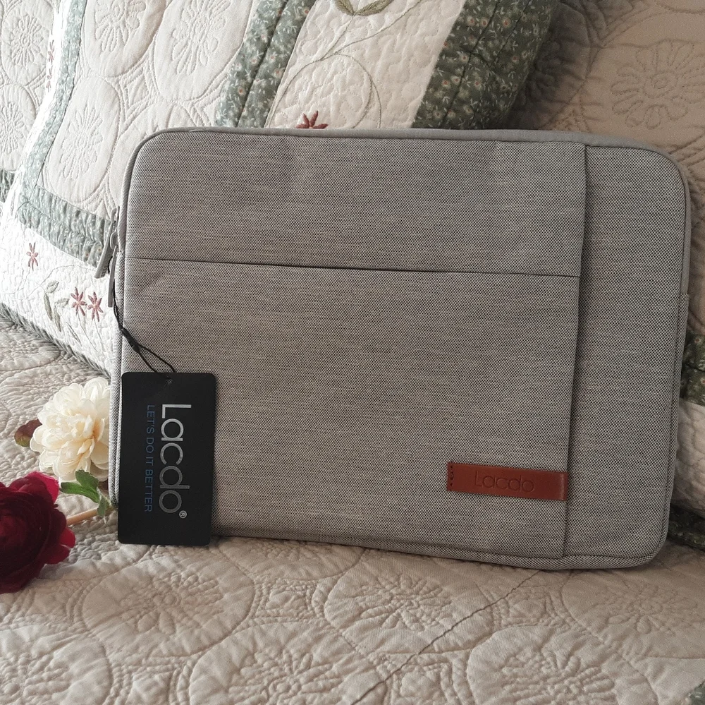 NEW WITH TAGS LACDO LAPTOP/ TABLET SLEEVE CASE